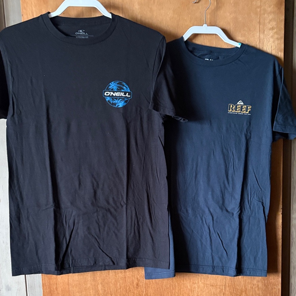 Set of 2. O'Neal (black) and Reef (blue) Men's Tshirts, Size M
